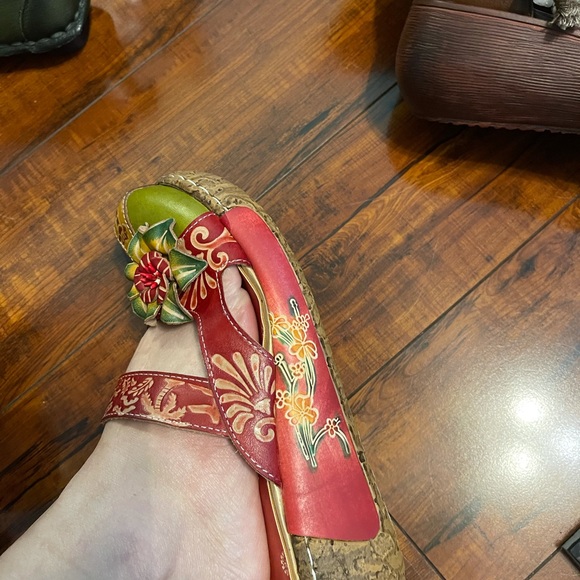 Shoes - Picture 4 of 6